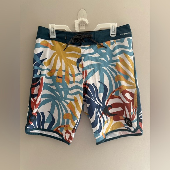 Quicksilver Mens Board Shorts SZ 32 High Line 4 Way Stretch Water Resistant - Picture 1 of 10